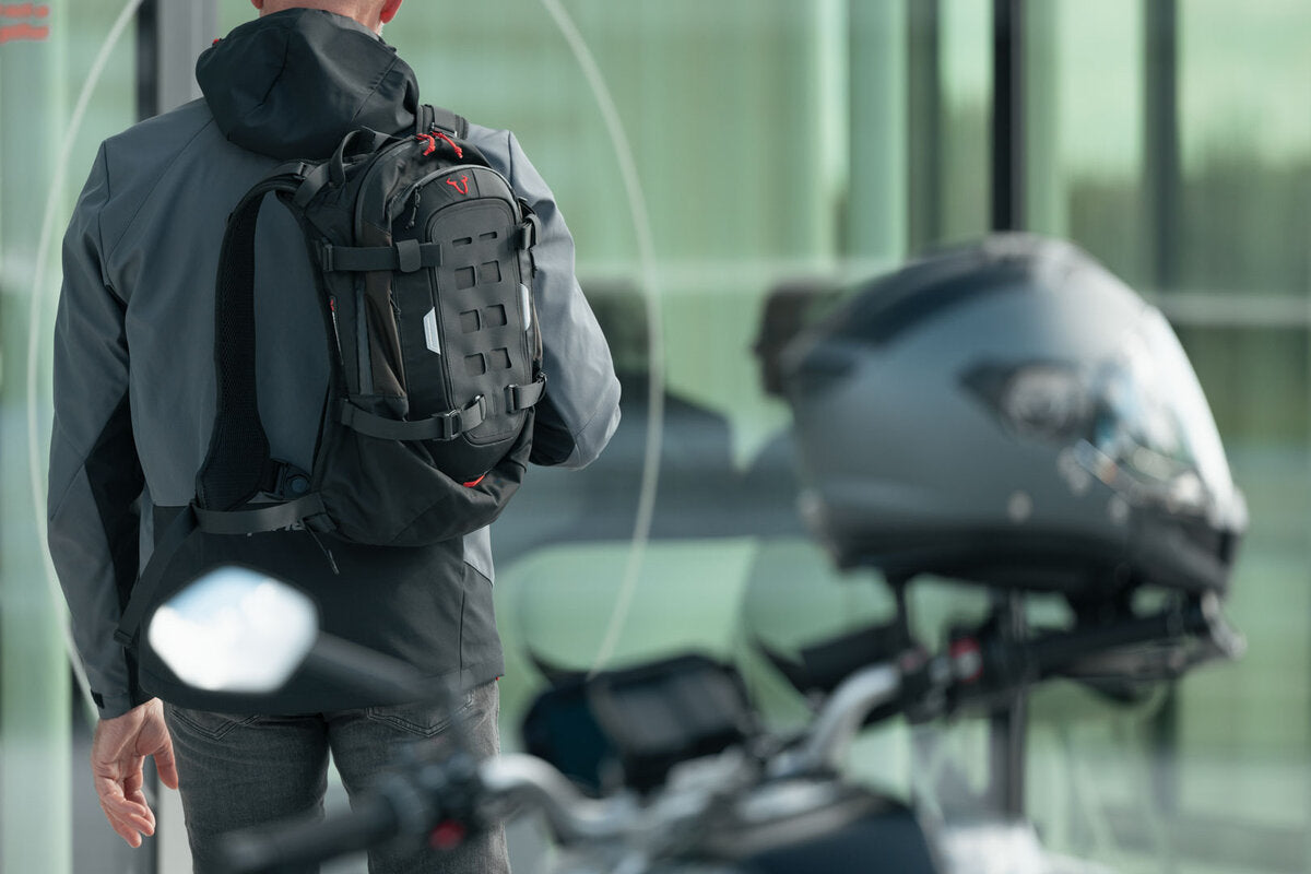 Pro Cosmo Backpack, Black & Anthracite - 16 Liters
