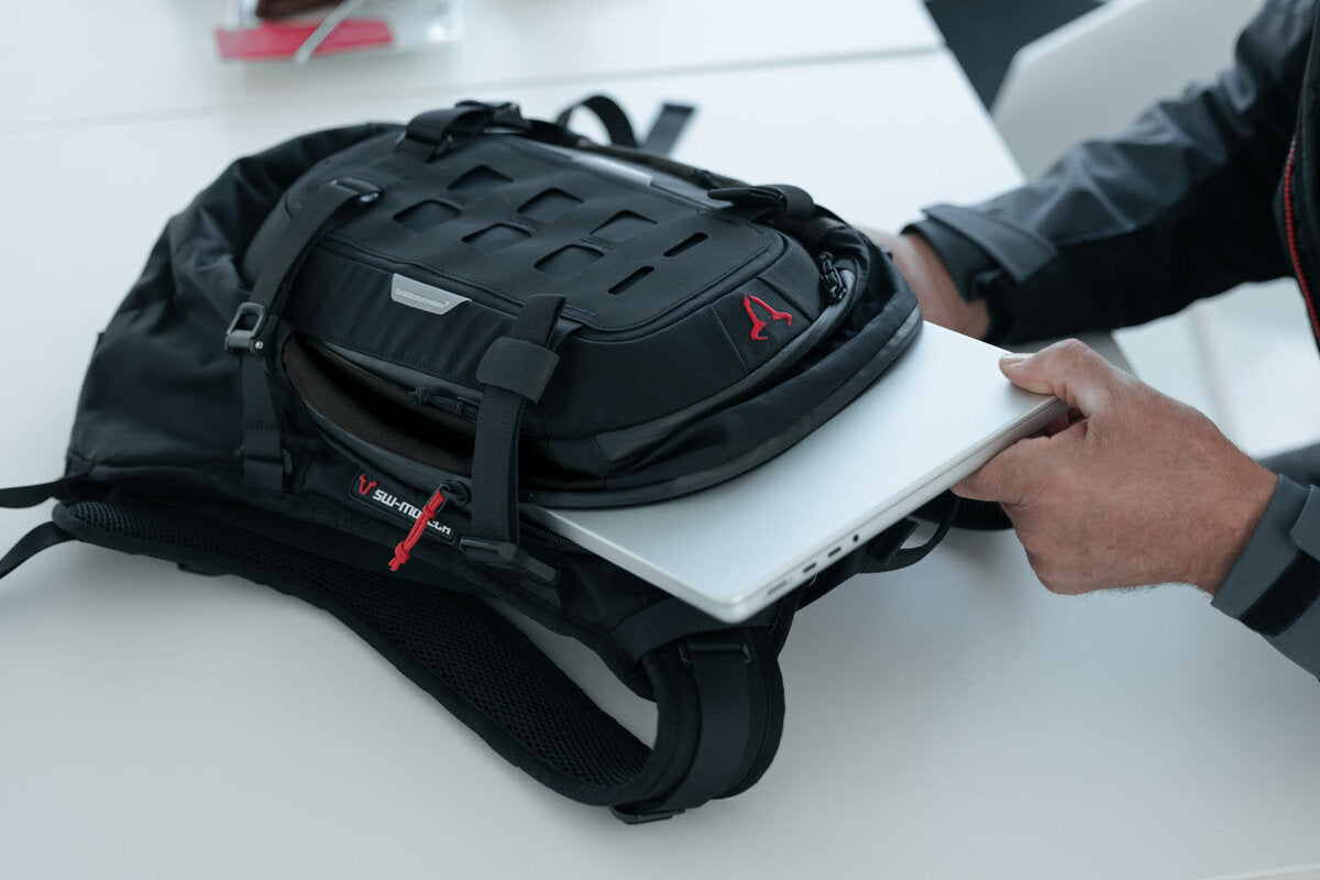Pro Cosmo Backpack, Black & Anthracite - 16 Liters